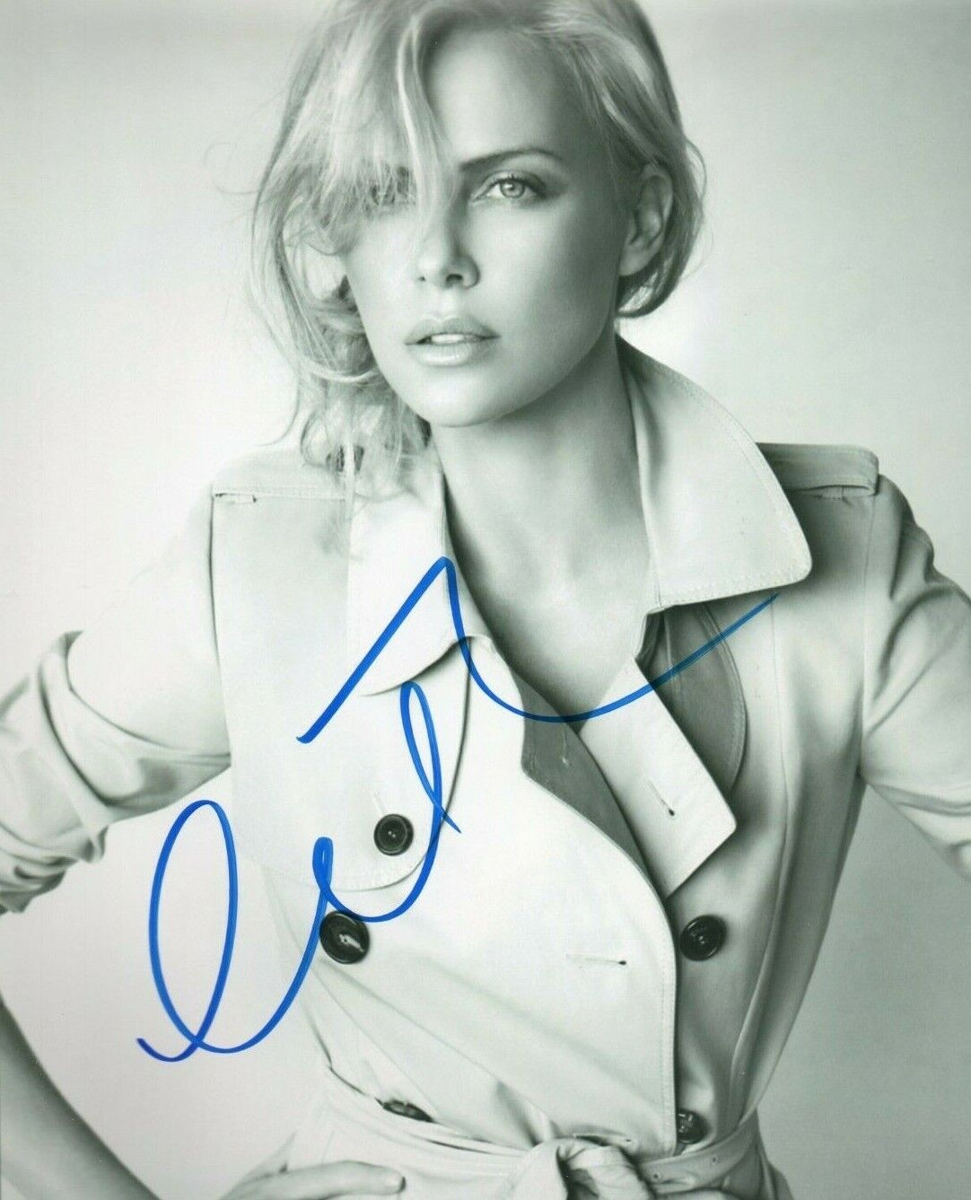 Autographed Charlize Theron signed 8 x 10 Photo Poster painting Sexy