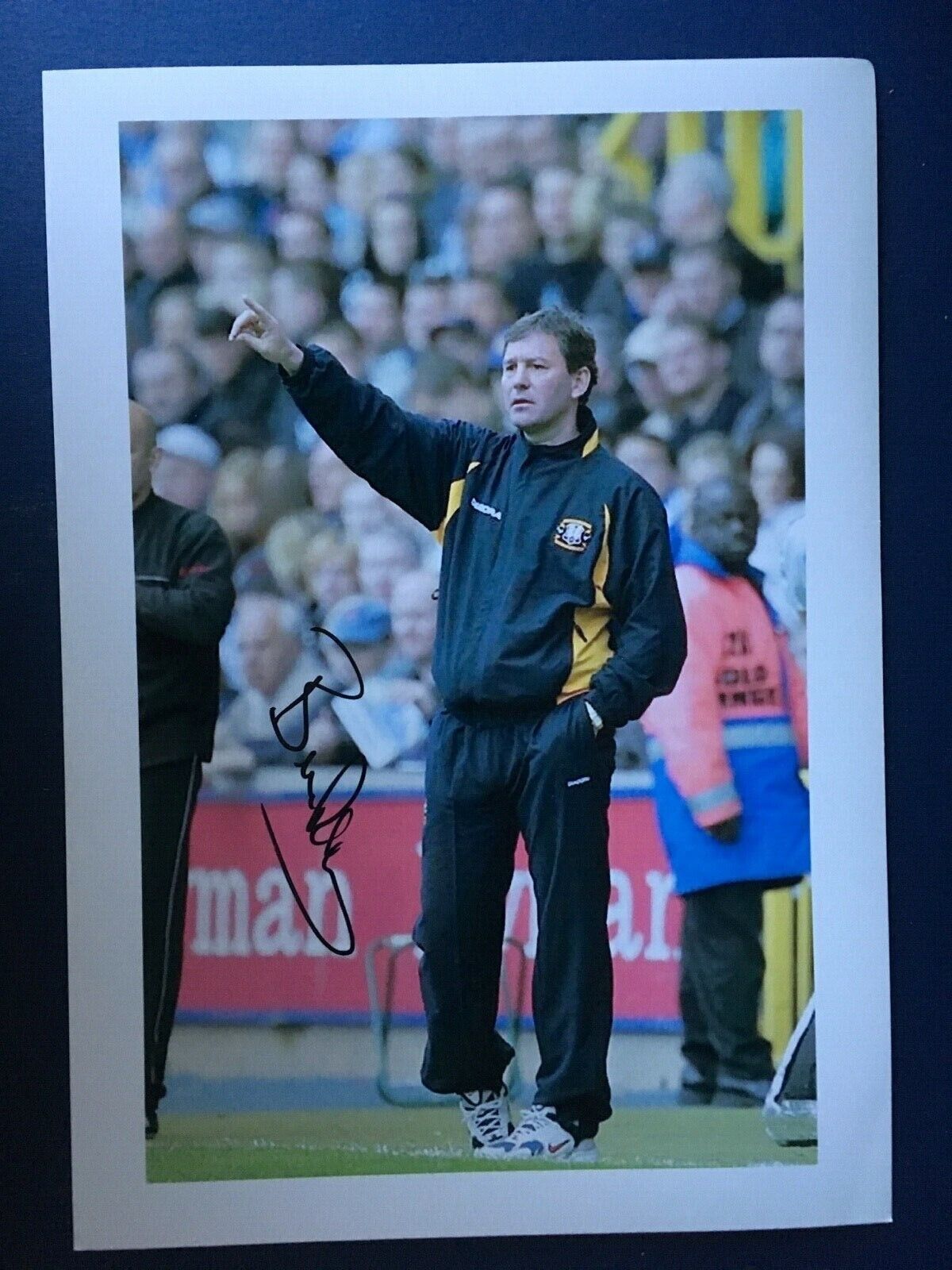 BRYAN ROBSON - FORMER BRADFORD CITY MANAGER - EXCELLENT SIGNED Photo Poster painting