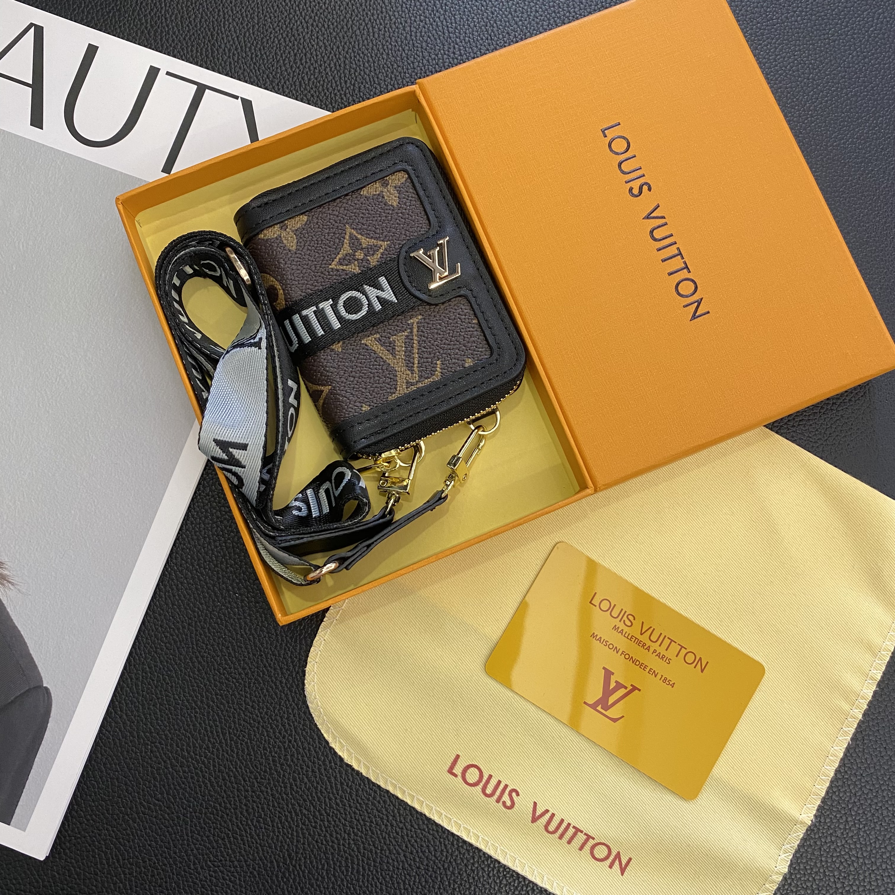 Luxurious LV &Gucci Zippered Wallet with Crossbody String