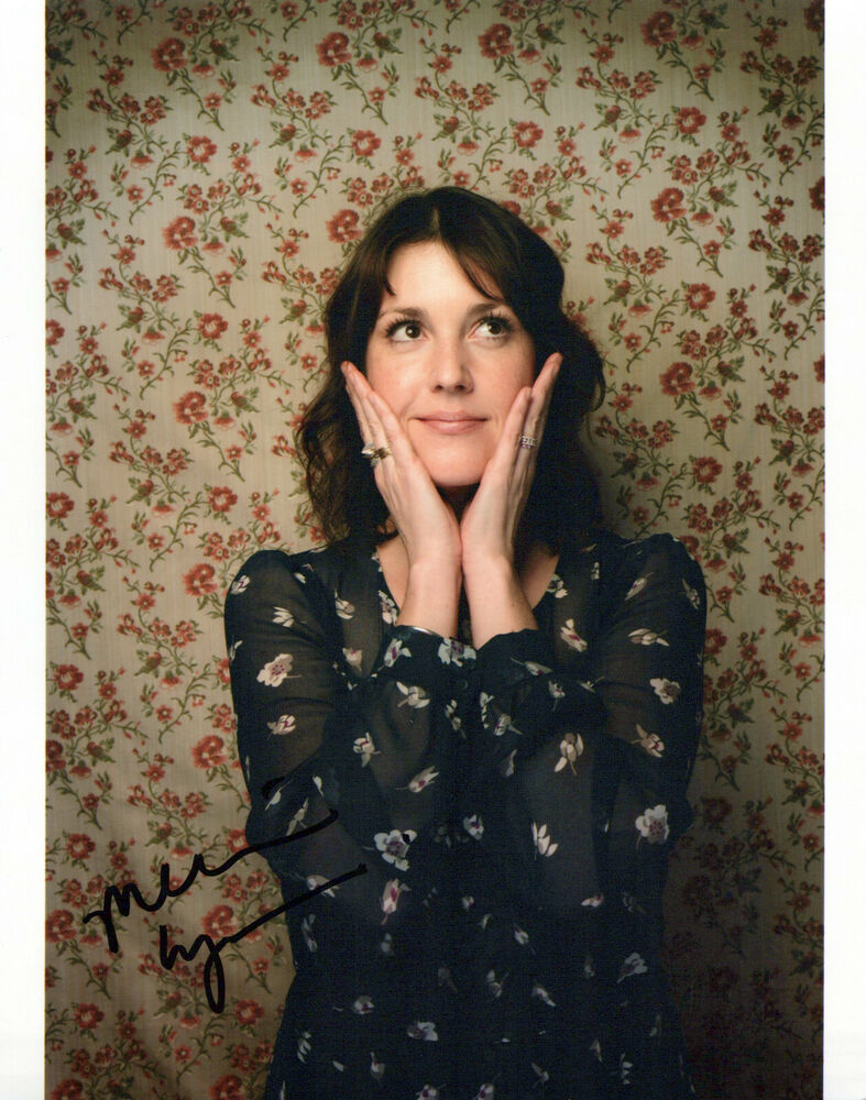 Melanie Lynskey glamour shot autographed Photo Poster painting signed 8x10 #6