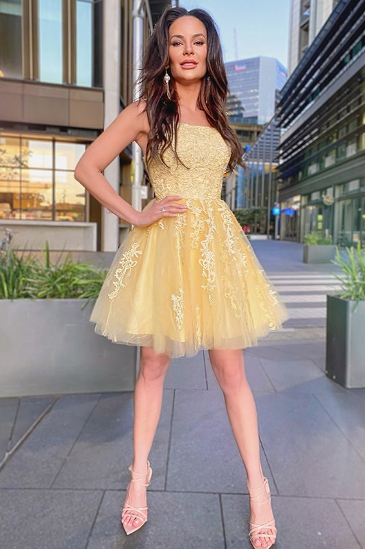 Simple Daffodil Tulle Sleeveless Square Neck Short Homecoming Dress with Applique