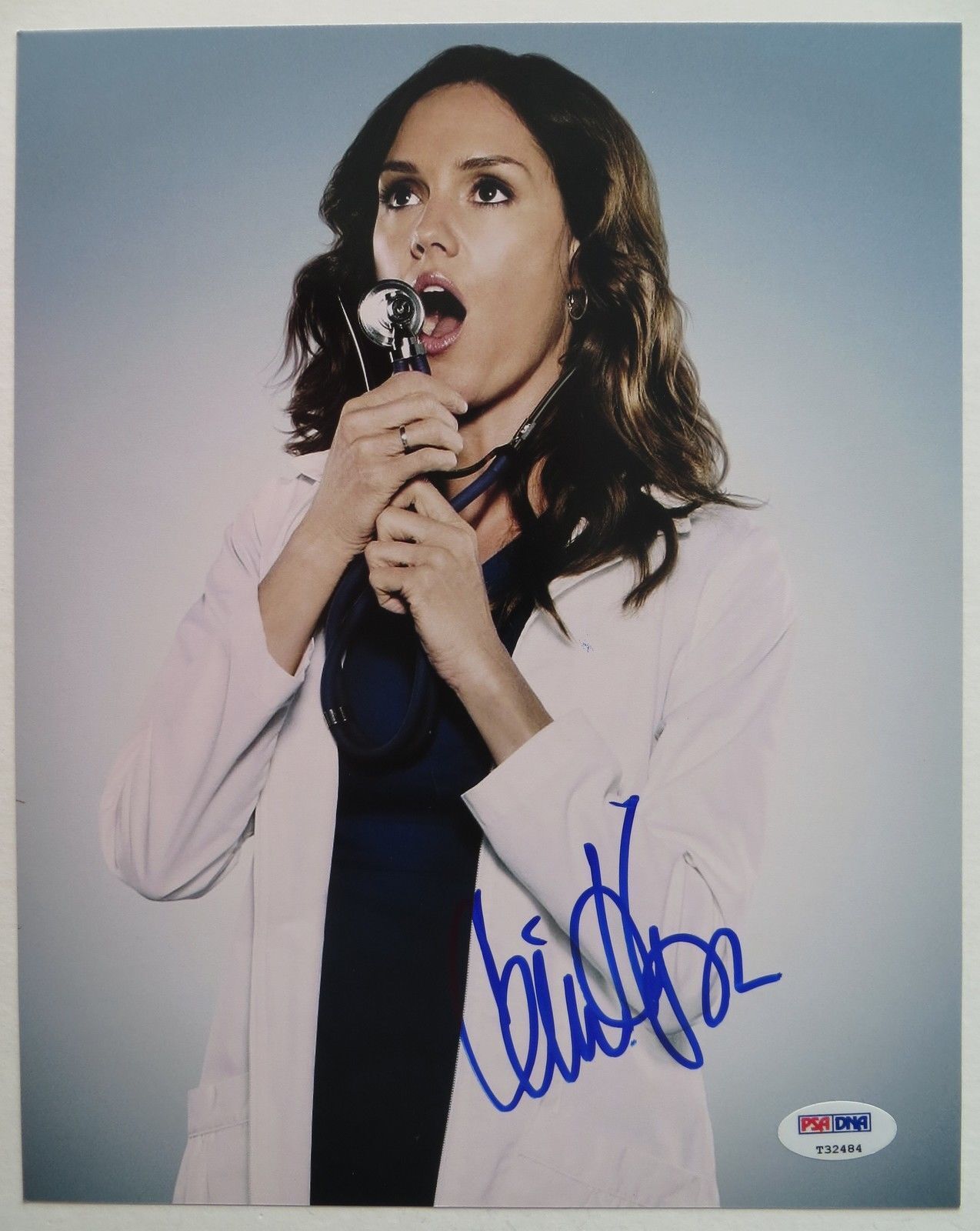 Erinn Hayes Signed Children's Hospital Authentic 8x10 Photo Poster painting (PSA/DNA) #T32484