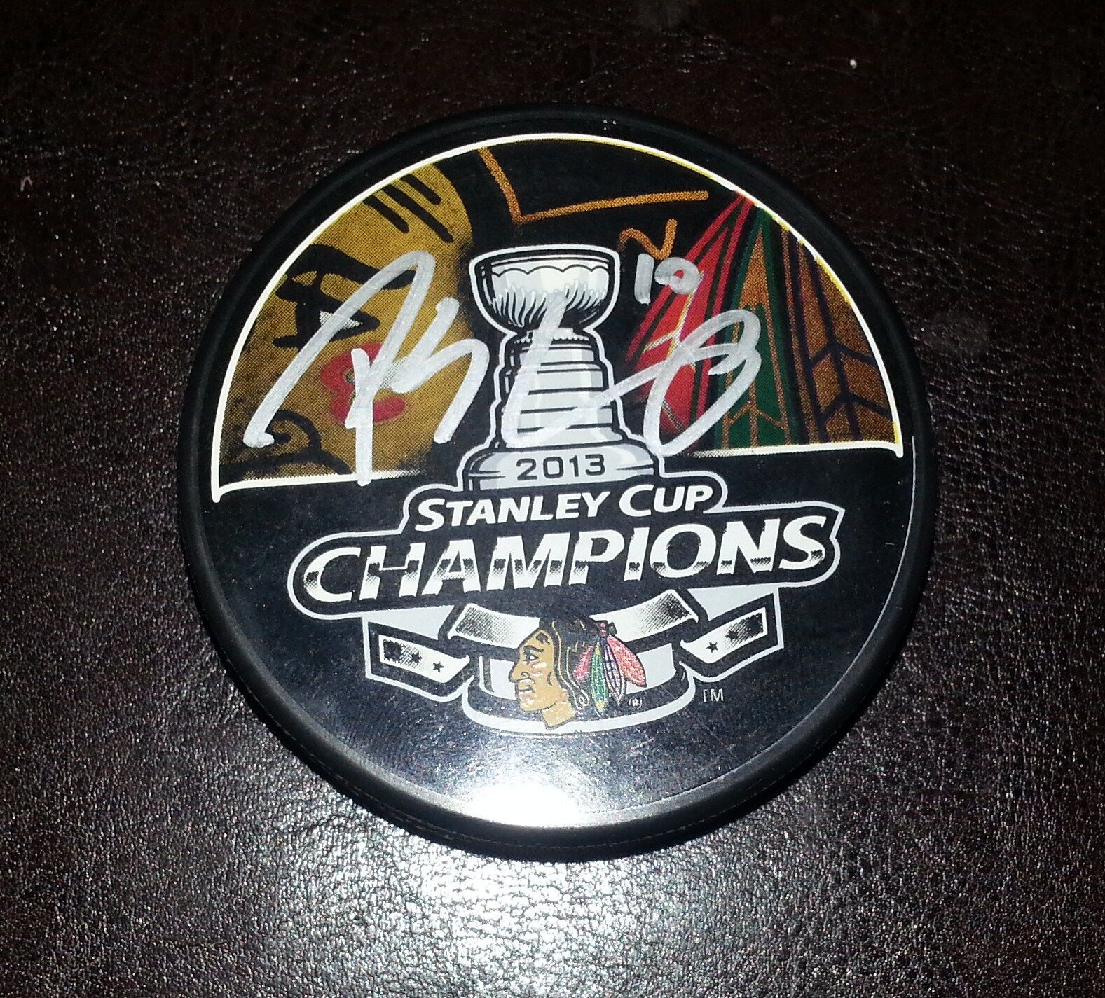 PATRICK SHARP 'CHICAGO BLACKHAWKS' SIGNED 2013 STANLEY CUP PUCK *COA 1