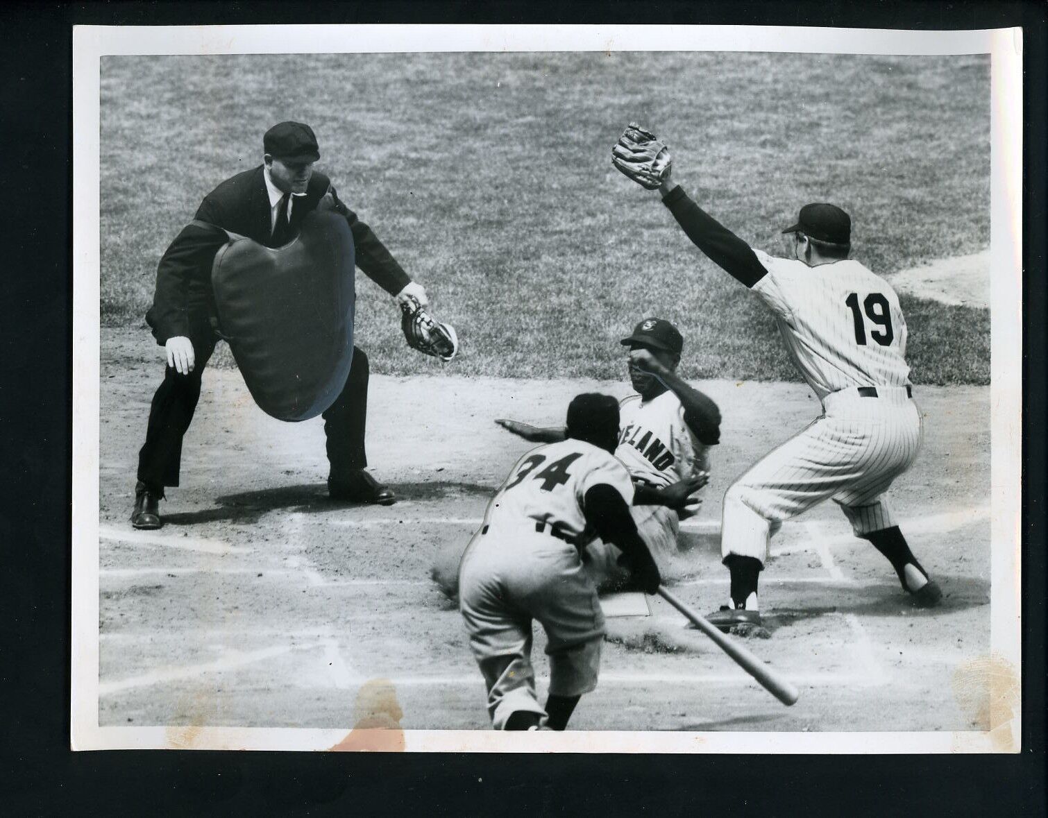 Bob Turley Al Smith Pope Ed Rommel 1955 Press Photo Poster painting Yankees Cleveland Indians