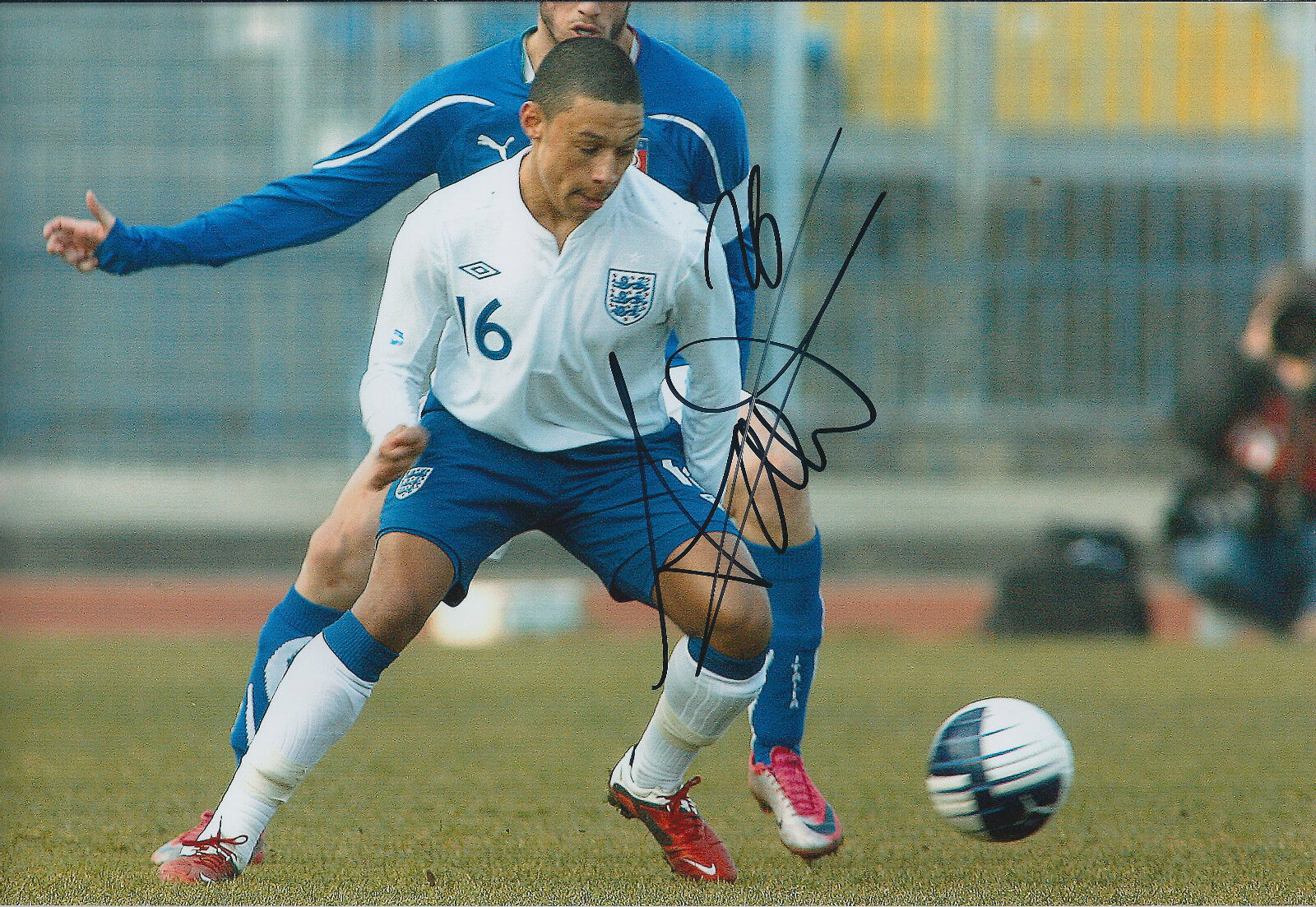 Alex OXLADE-CHAMBERLAIN Signed Autograph 12x8 Photo Poster painting AFTAL COA England SHIRT