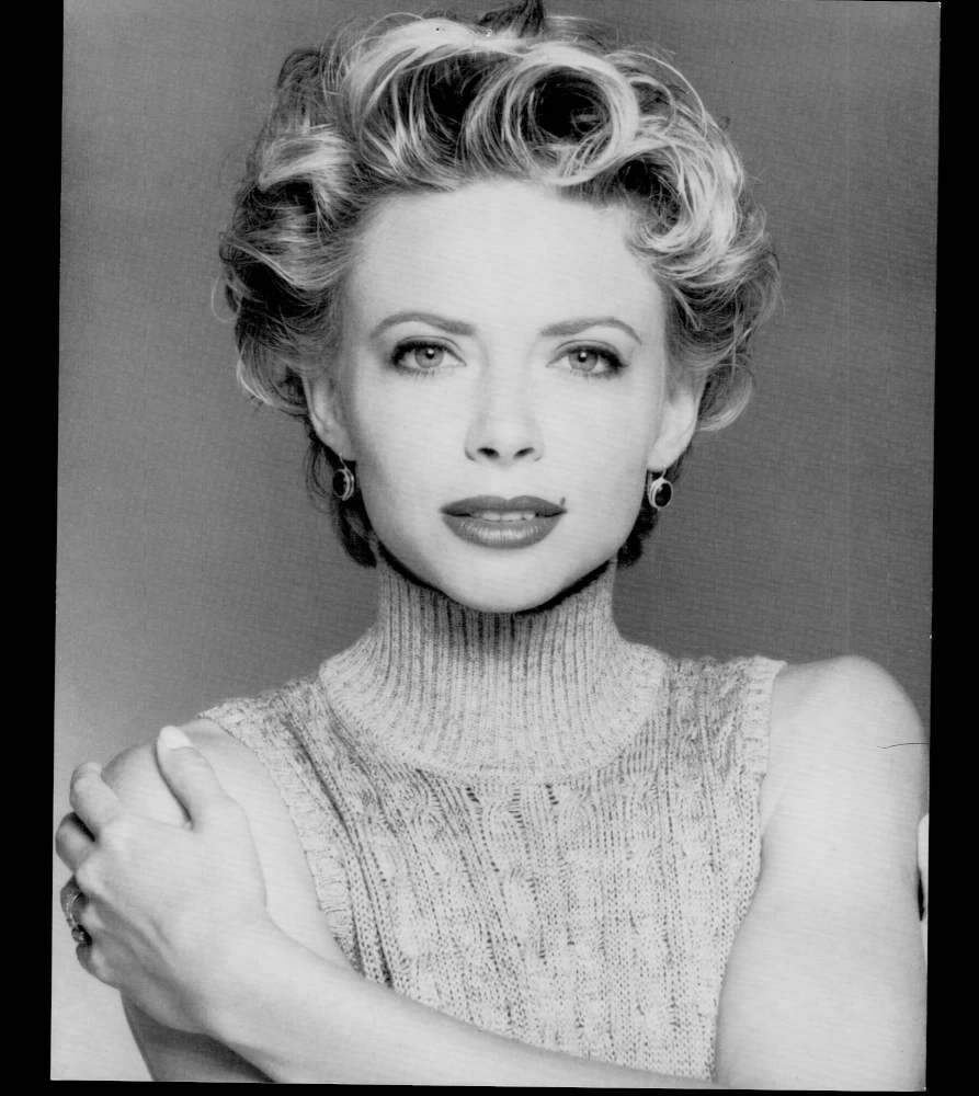 Faith Ford - 8x10 Headshot Photo Poster painting - MURPHY BROWN