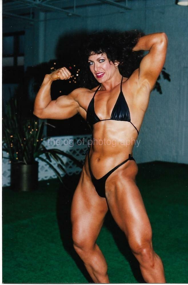 MUSCLE WOMAN 80's 90's FOUND Photo Poster painting Color FEMALE BODYBUILDER Original EN 16 19 N