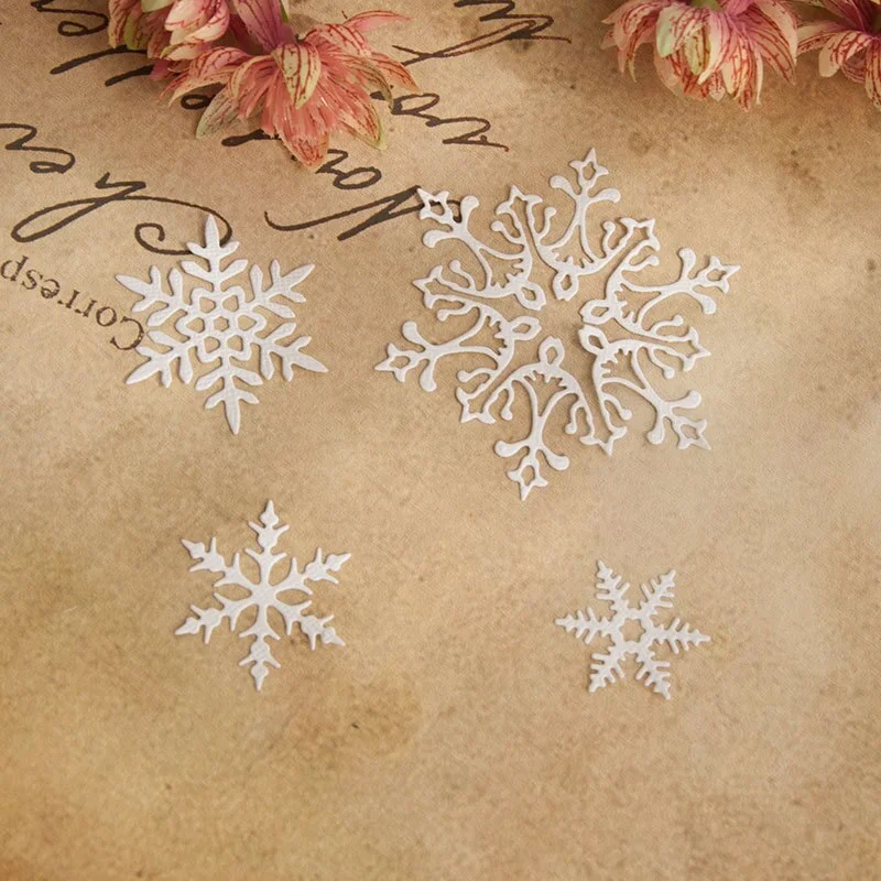 4pcs/set Snowflake Cutting Dies Christmas Metal Cutting Dies Stencils Die Cut for DIY Scrapbooking Album Paper Card Embossing