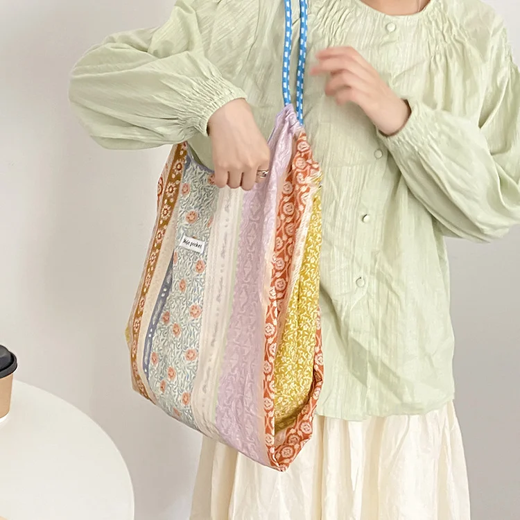 Casualruby © Simple floral casual canvas tote bag