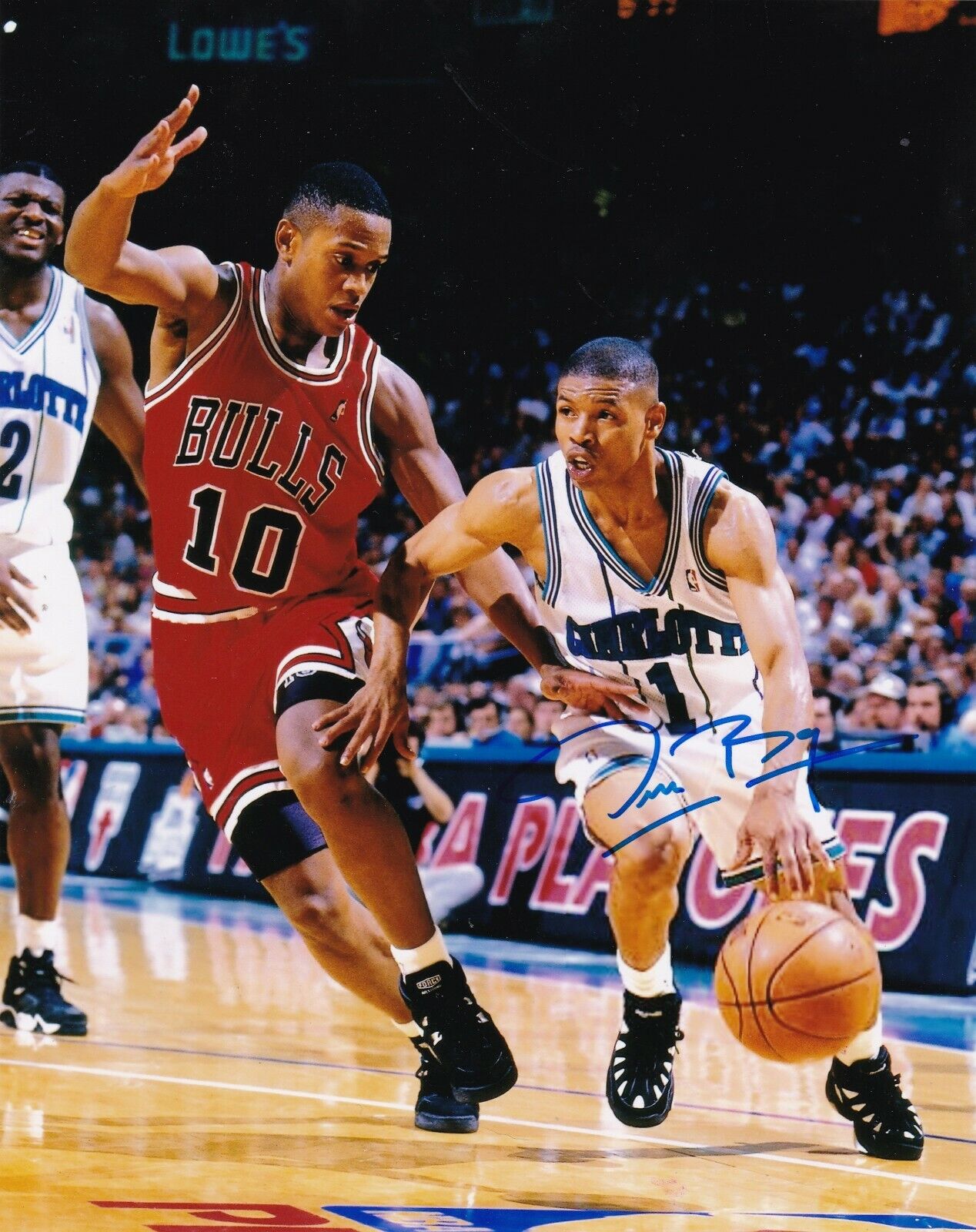 MUGGSY BOGUES CHARLOTTE HORNETS ACTION SIGNED 8x10 Photo Poster painting