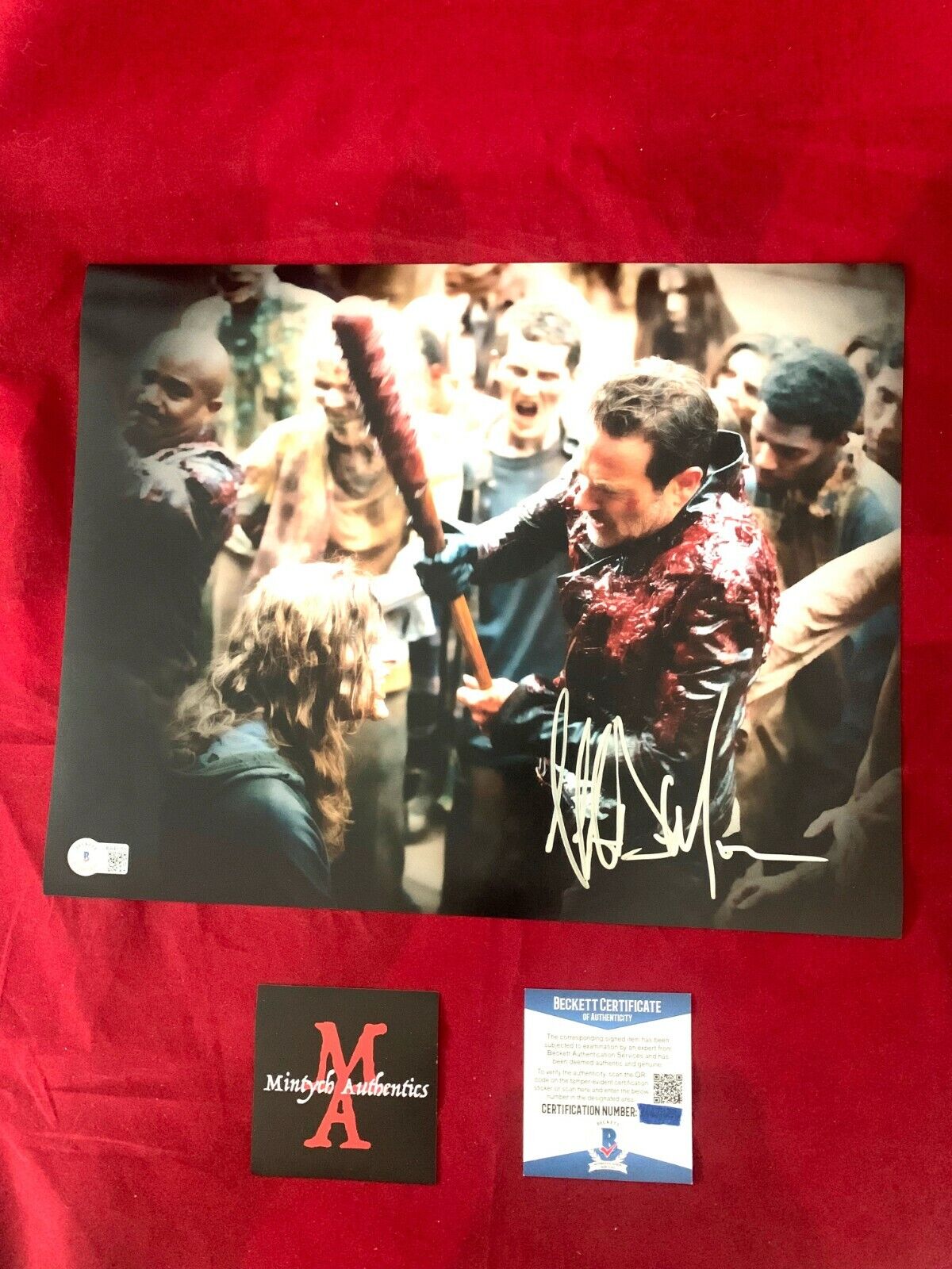 JEFFREY DEAN MORGAN SIGNED 11x14 Photo Poster painting! NEGAN! THE WALKING DEAD! BECKETT COA!