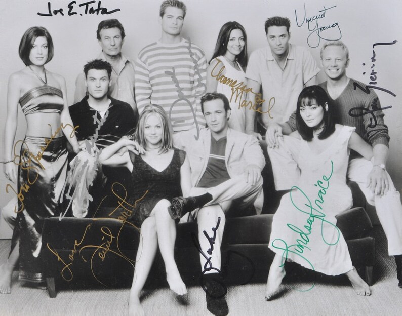 BEVERLY HILLS, 90210 CAST Signed Photo Poster painting x10 Jason Priestley, Jennie Garth, Ian Ziering, Luke Perry, Tori Spelling wcoa