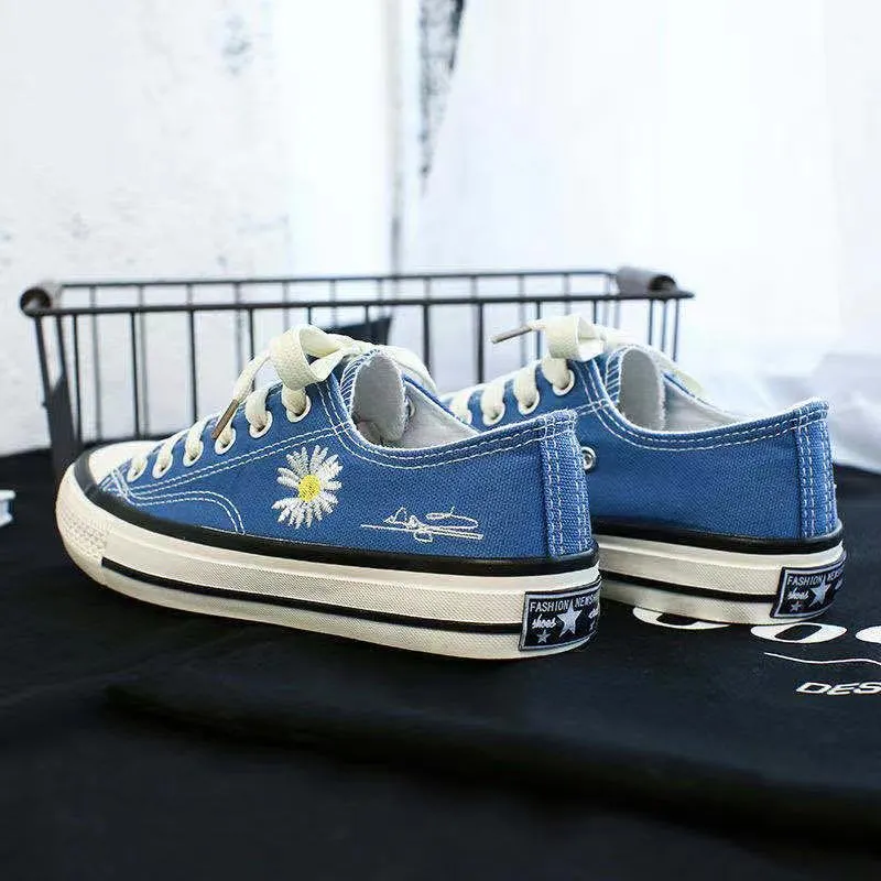 2022 New Korean Style Ulzzang Daisy Canvas Shoes for Women 45 White Black Yellow Green Purple Color sneakers women