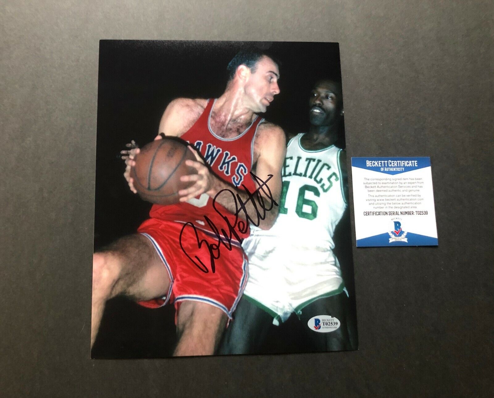 Bob Pettit Hot! signed autographed Hawks HOF 8x10 Photo Poster painting Beckett BAS coa