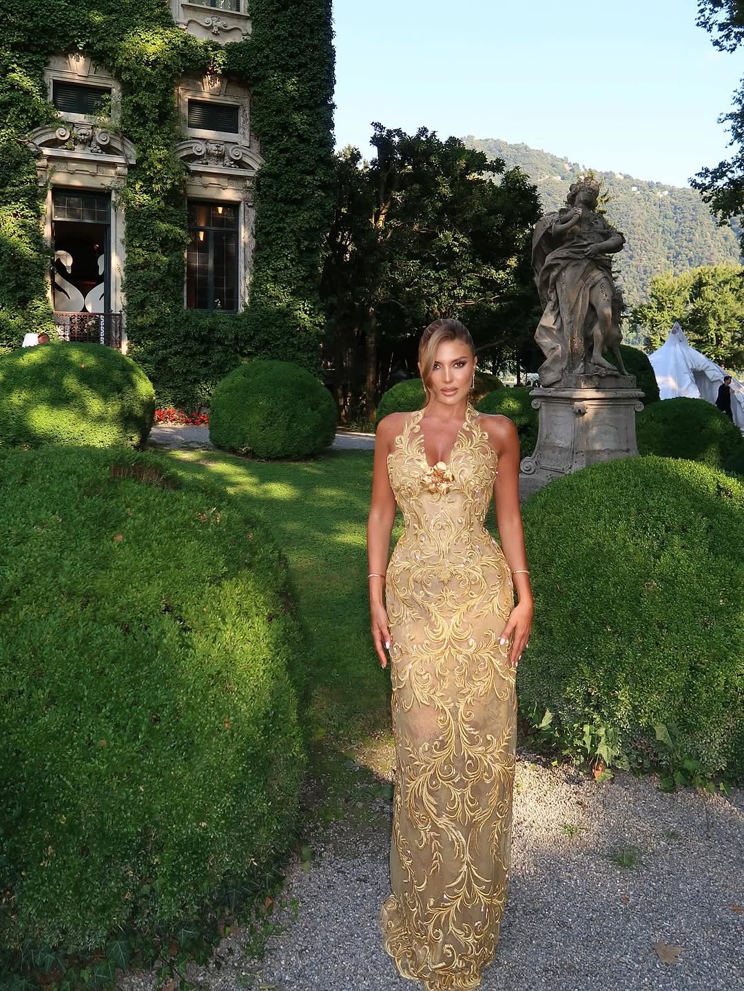 Lussooy Sleeveless Glamorous Halter Embroidery Gold Prom Dress