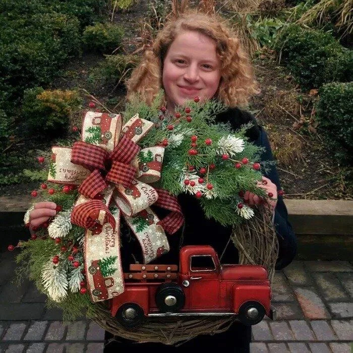 Hugoiio™ Red Truck Christmas Wreath