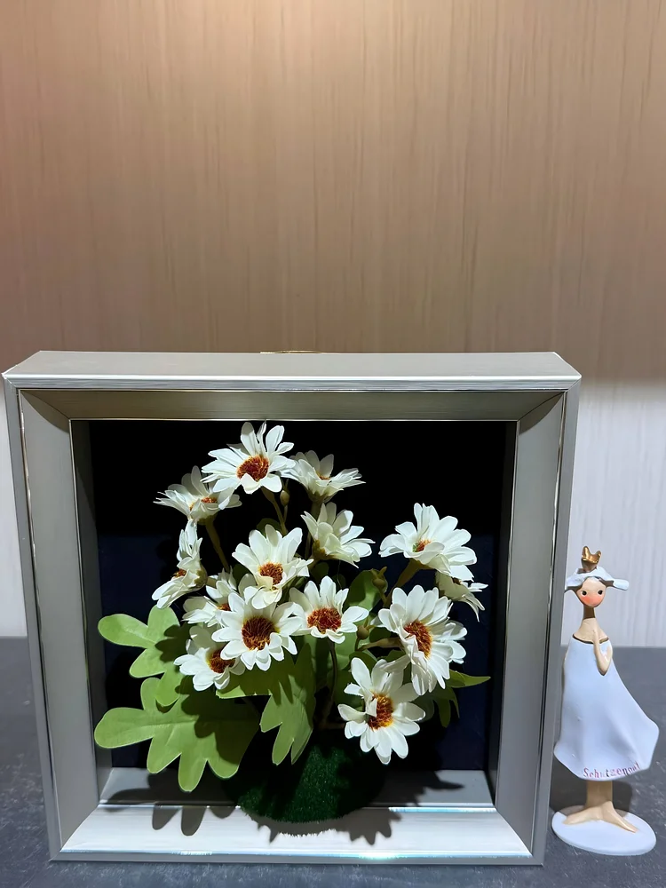  Lifelike & Eco-Friendly Artificial White Daisy Framed Botanical Display 🌼（Size7.8*7.8 in）