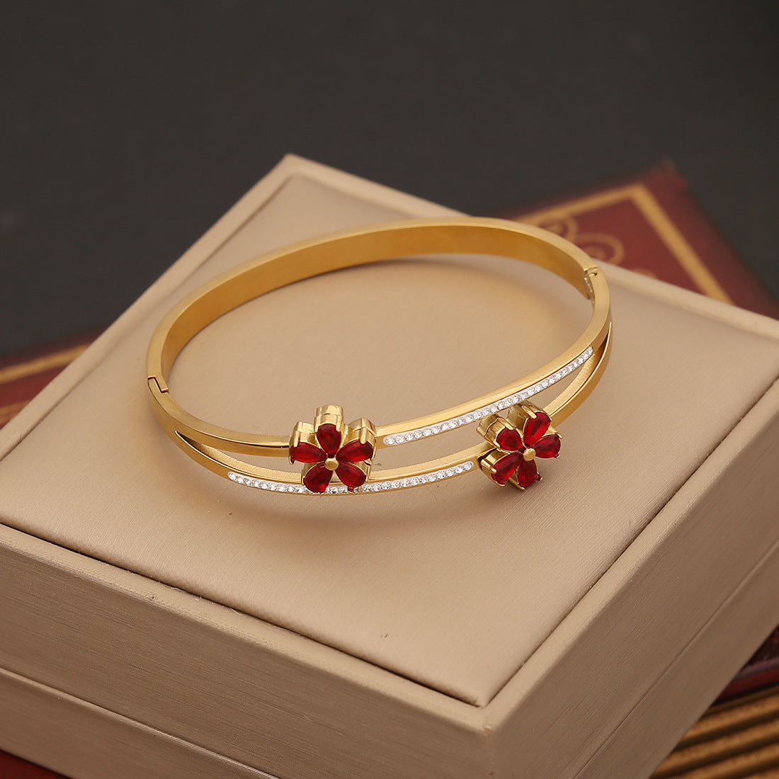 Fashion Flower Stainless Steel Electroplating Bangles