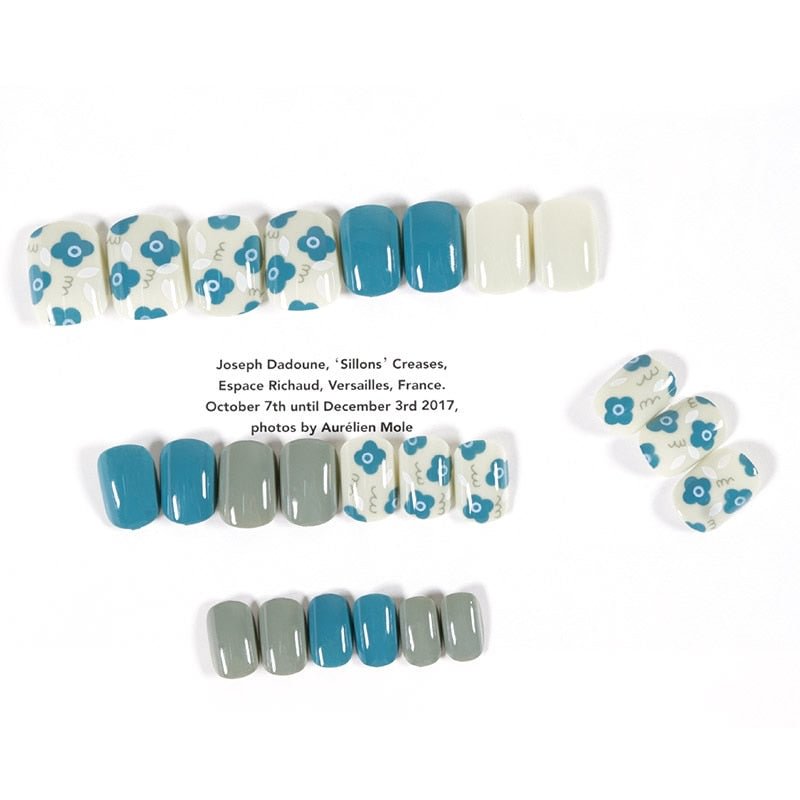 24pcs Fashionable Morandi Grey Blue press on nails short Floret Decorative Fake Nails Suitable Sweet Daily Wearable Waterproof