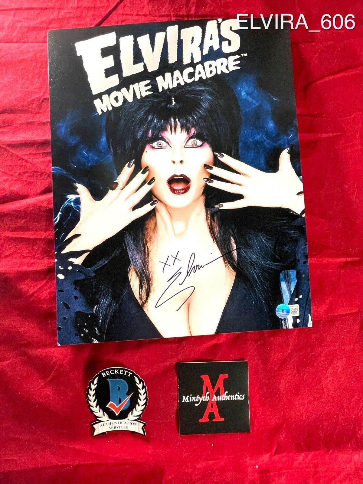 ELVIRA CASSANDRA PETERSON AUTOGRAPHED SIGNED 11x14 Photo Poster painting! BECKETT COA! HORROR!