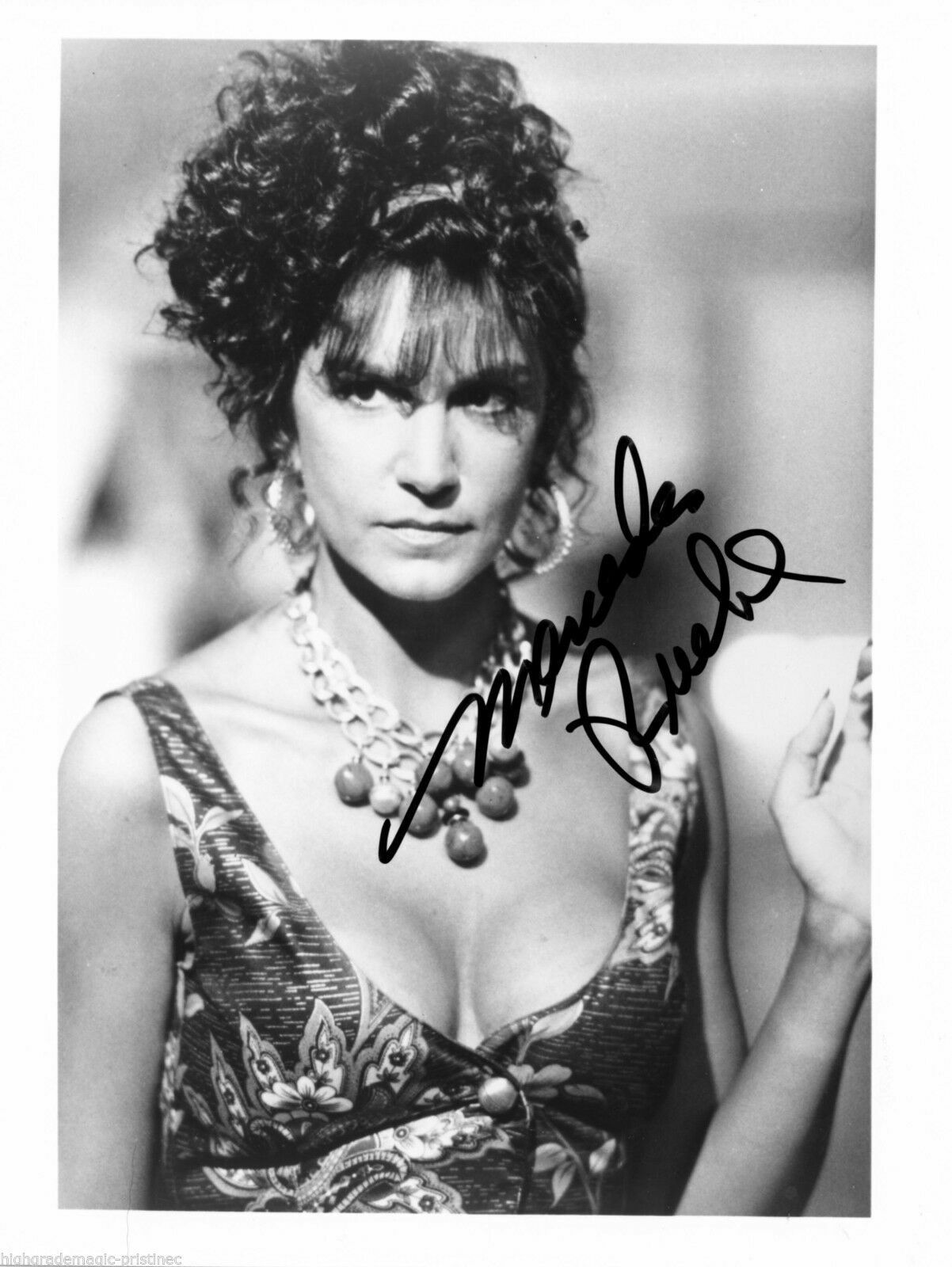 MERCEDES RUEHL AUTOGRAPHED SIGNED 8X10 LOW CUT DRESS WITH LARGE BREASTS