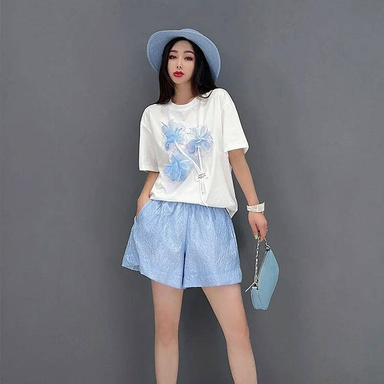 Fashion O-neck Flower Decor T-shirt And  Wrinkled Texture Shorts Two Pieces Set      