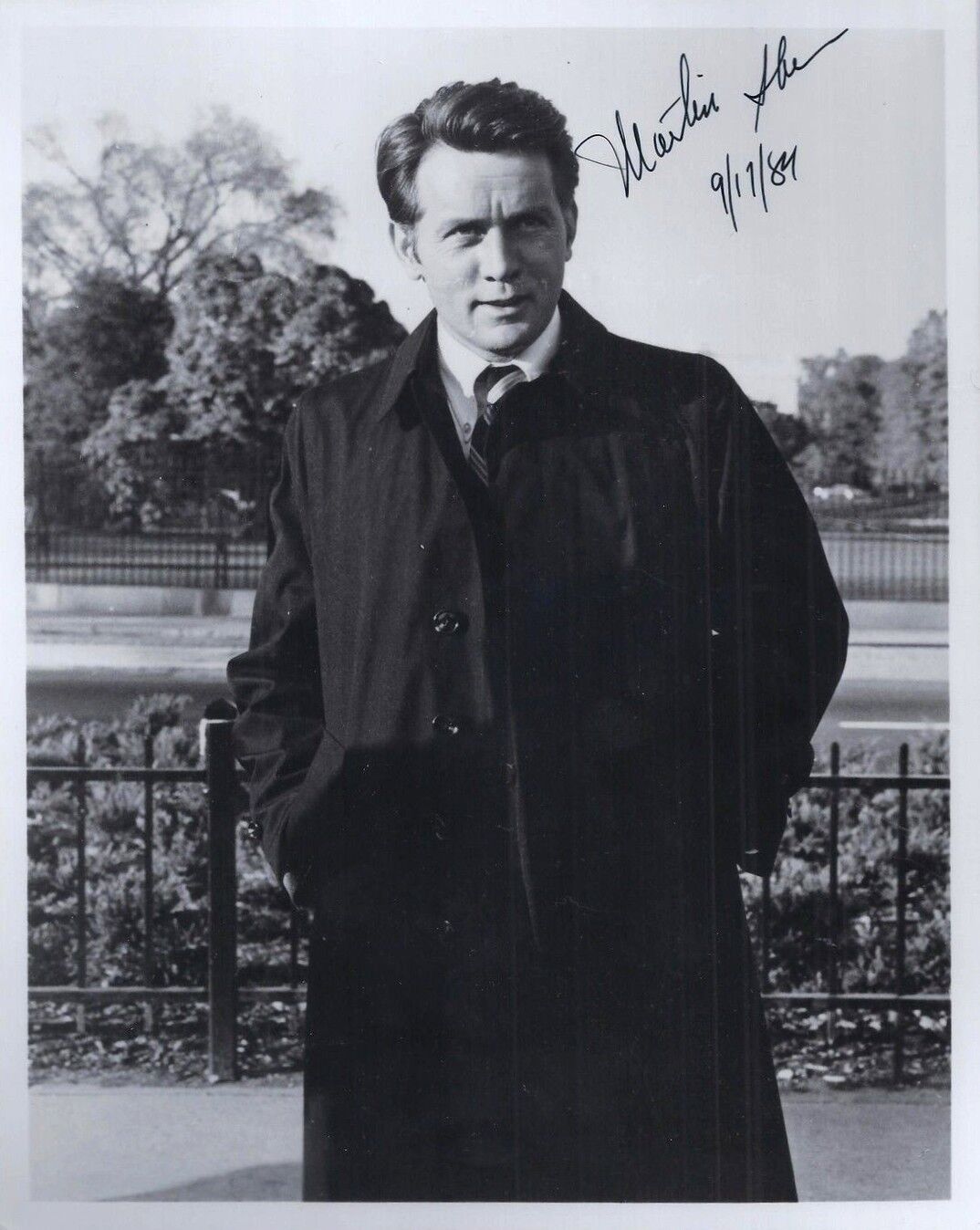 Martin Sheen autographed signed autograph 8x10 B&W Photo Poster painting dated 9/17/84 (PSA/DNA)