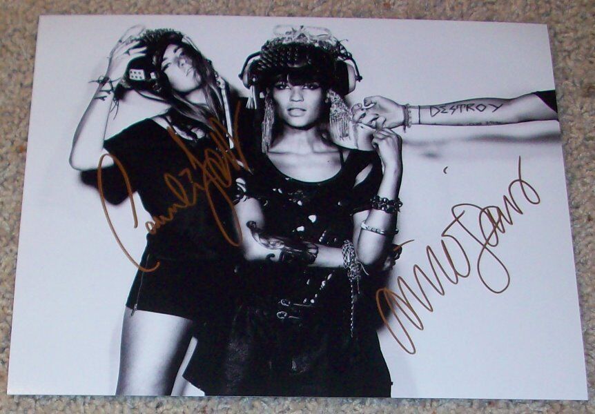 ICONA POP CAROLINE HJELT & AINO JAWO SIGNED AUTOGRAPH 8x10 Photo Poster painting A w/PROOF