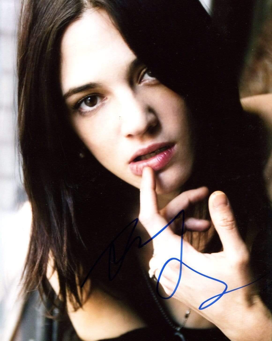 Asia Argento ACTRESS MODEL SINGER autograph, In-Person signed Photo Poster painting