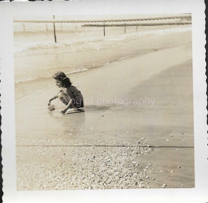 BEACH GIRL Vintage FOUND Photo Poster paintingGRAPH bw 1950'S Original Snapshot JD 110 12 L