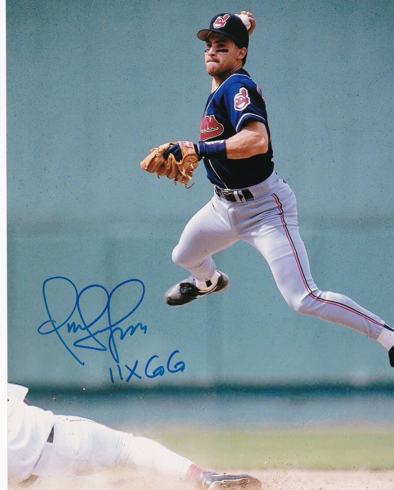 OMAR VIZQUEL CLEVELAND INDIANS 11 X GOLD GLOVE ACTION SIGNED 8x10