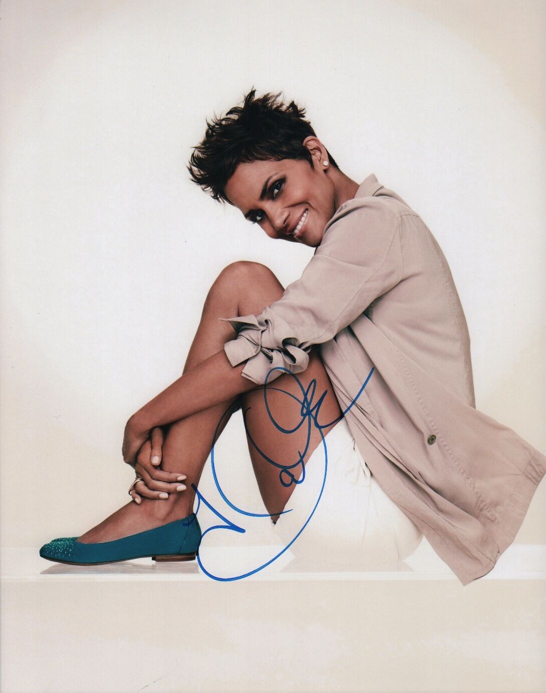 Halle Berry signed 11x14 Photo Poster painting