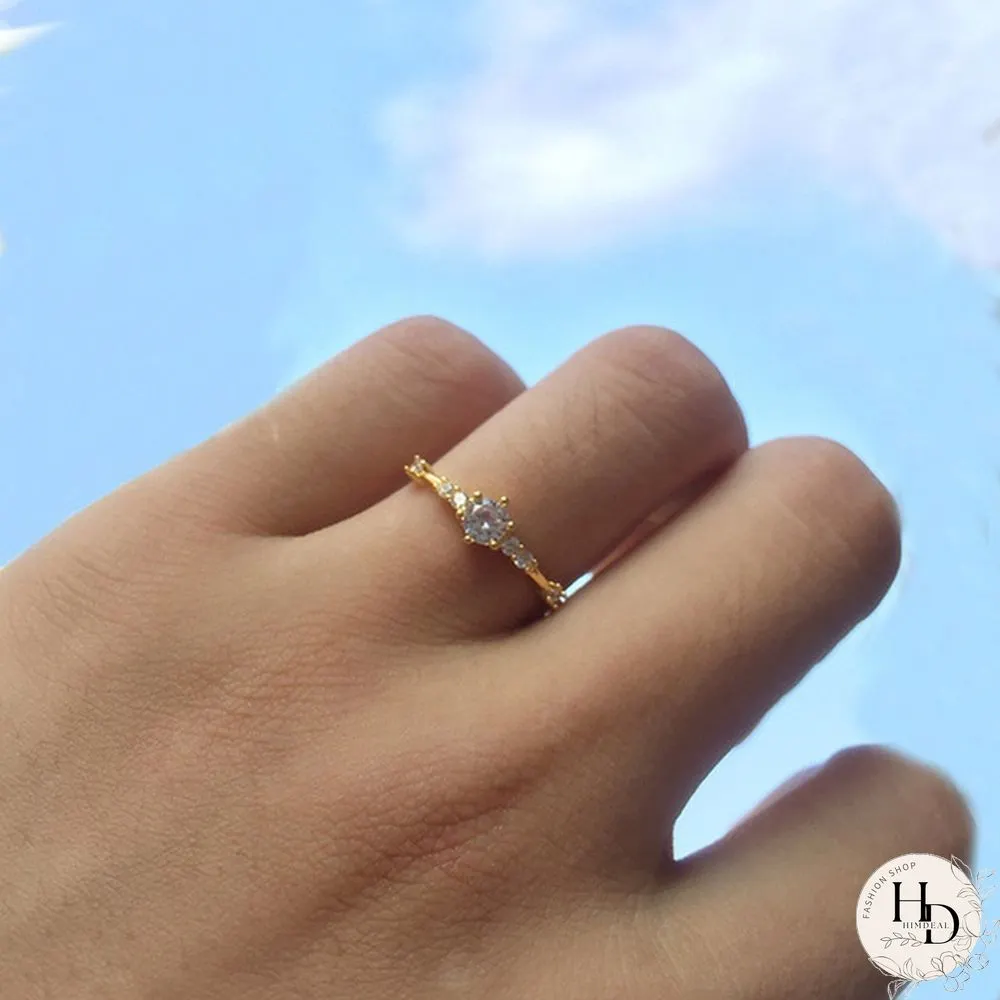 New 18k Yellow Gold 7 Small Diamonds Exquisite Ladies Engagement Diamond Ring Jewelry Ring (4-11)