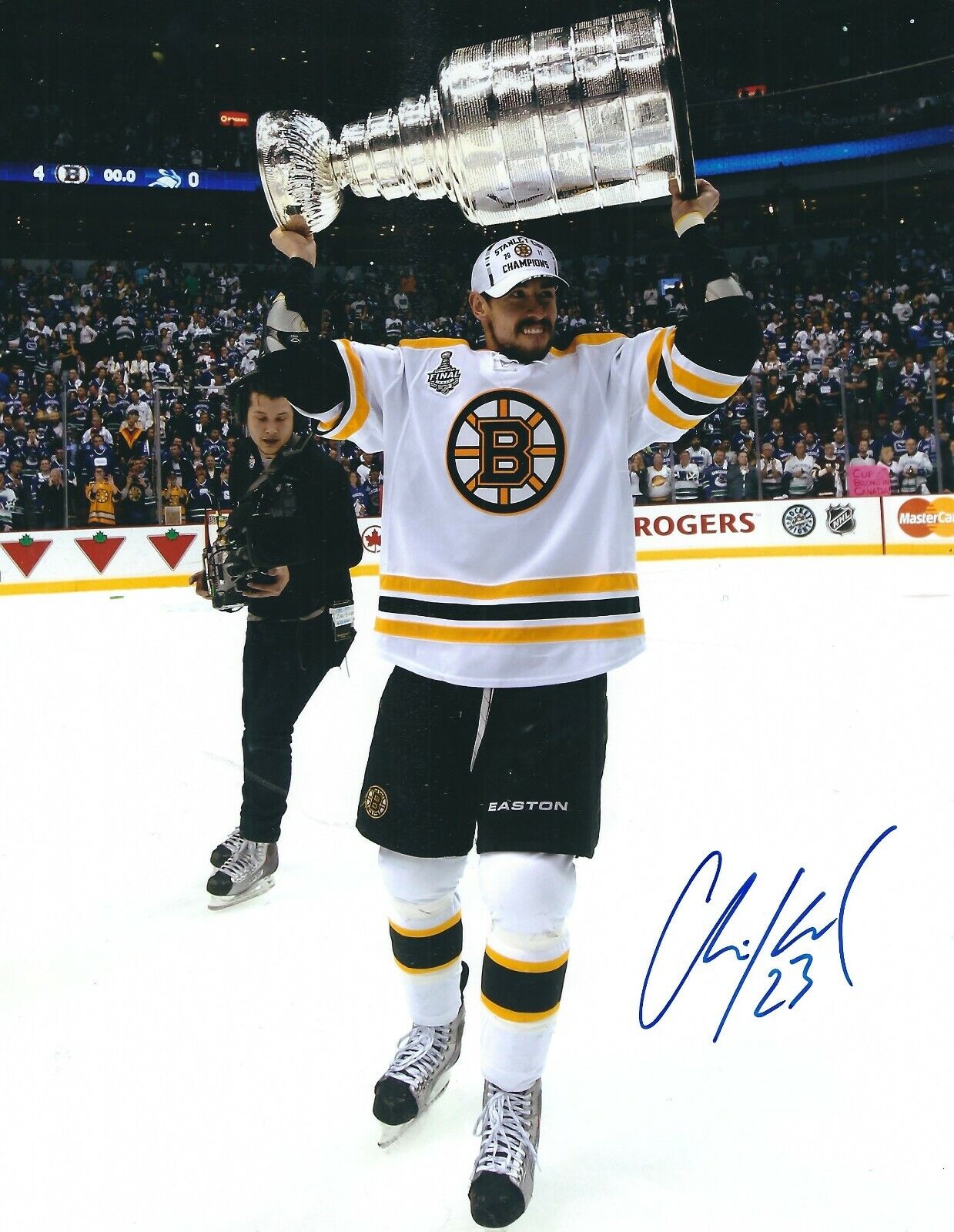 Signed 8x10 CHRIS KELLY Boston Bruins Autographed Photo Poster painting w/ COA