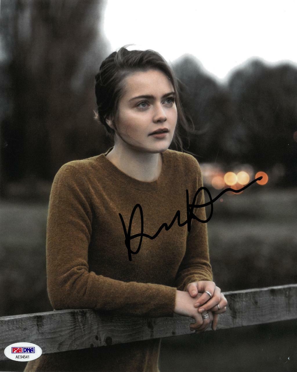 Hera Hilmar Signed Mortal Engines Autographed 8x10 Photo Poster painting PSA/DNA #AE94541