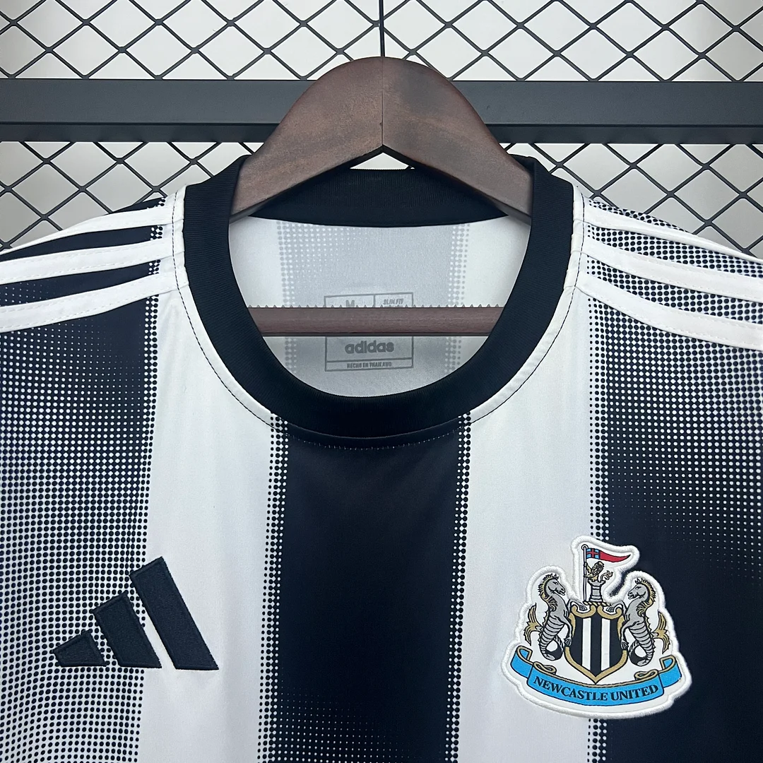 25/26 Newcastle United Home Football Shirt 1:1 Thai Quality