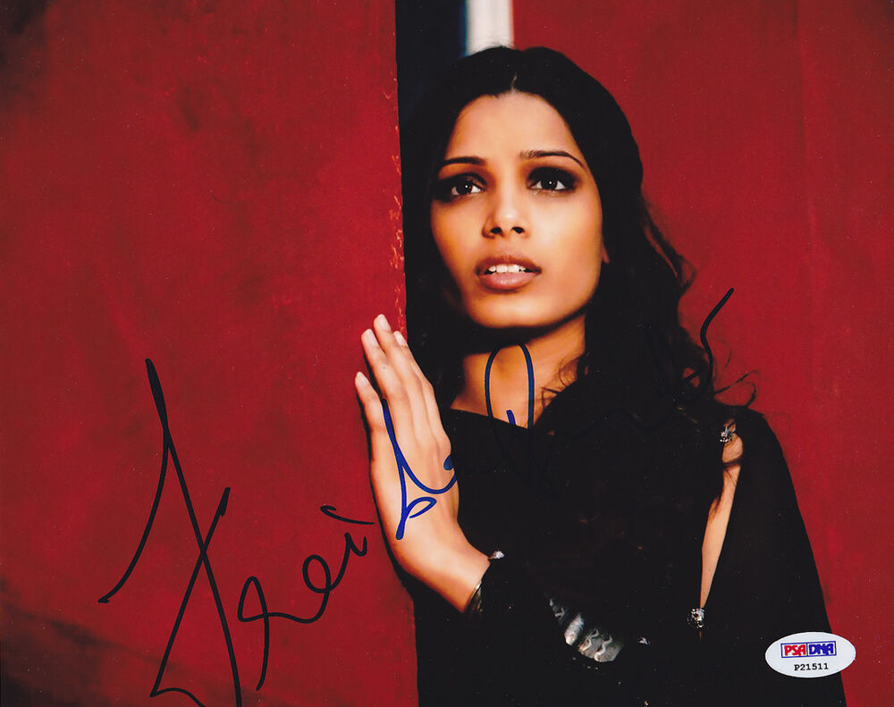 Freida Pinto SIGNED 8x10 Photo Poster painting Latika Slumdog Millionaire PSA/DNA AUTOGRAPHED