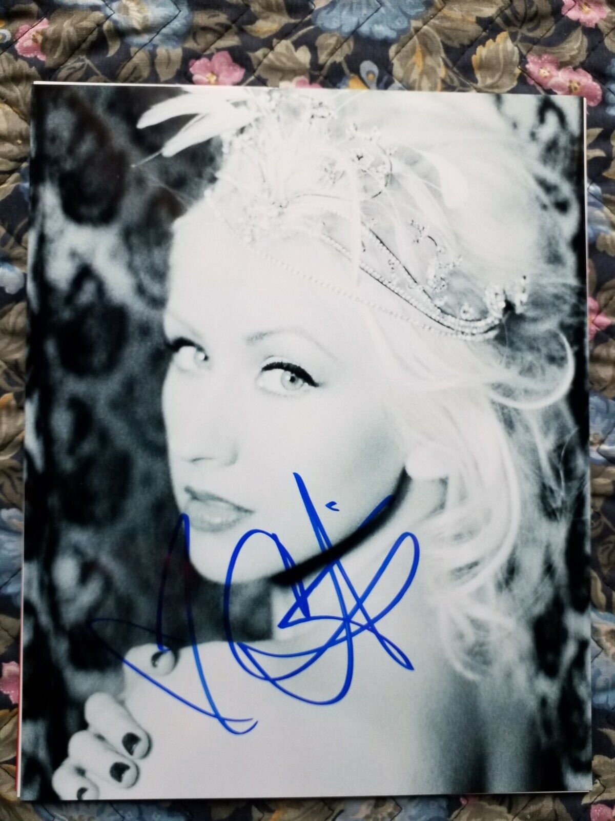 Autographed Christina Aguilera Authentic Signed 8 x 10 Photo Poster painting