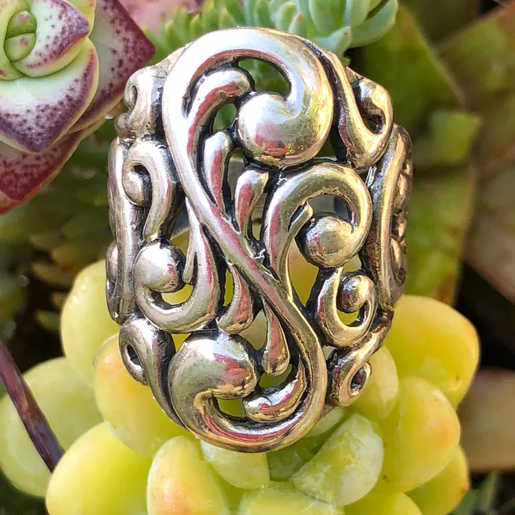 Sterling Silver Swirl Ring Size: 6 1/4