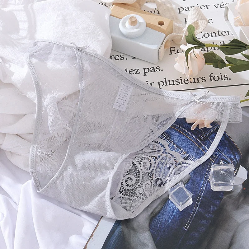 New Women's Underwear Sexy Lace Panties Fashion Hollow Out Comfort Briefs Low Waist Seamless Underpants Female Sexy Lingerie