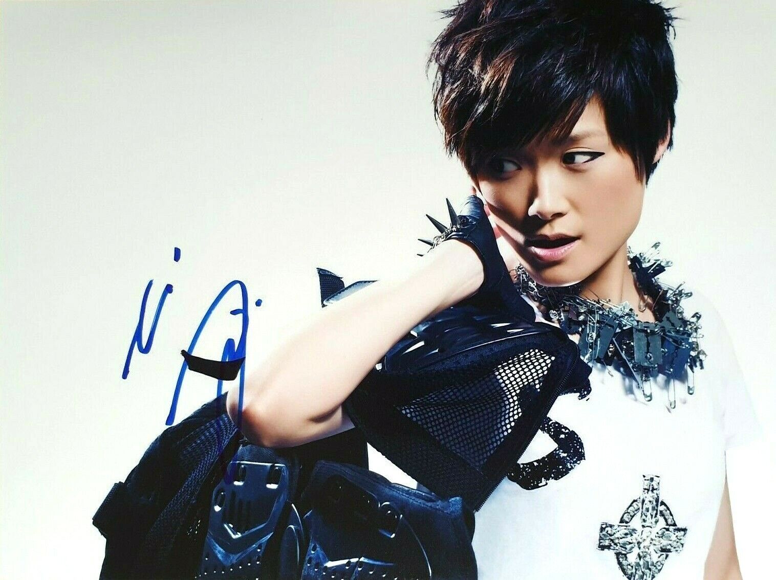 CHRIS LEE / LI YUCHUN In-Person Signed Autographed Photo Poster painting RACC COA Wow 李宇春 1987