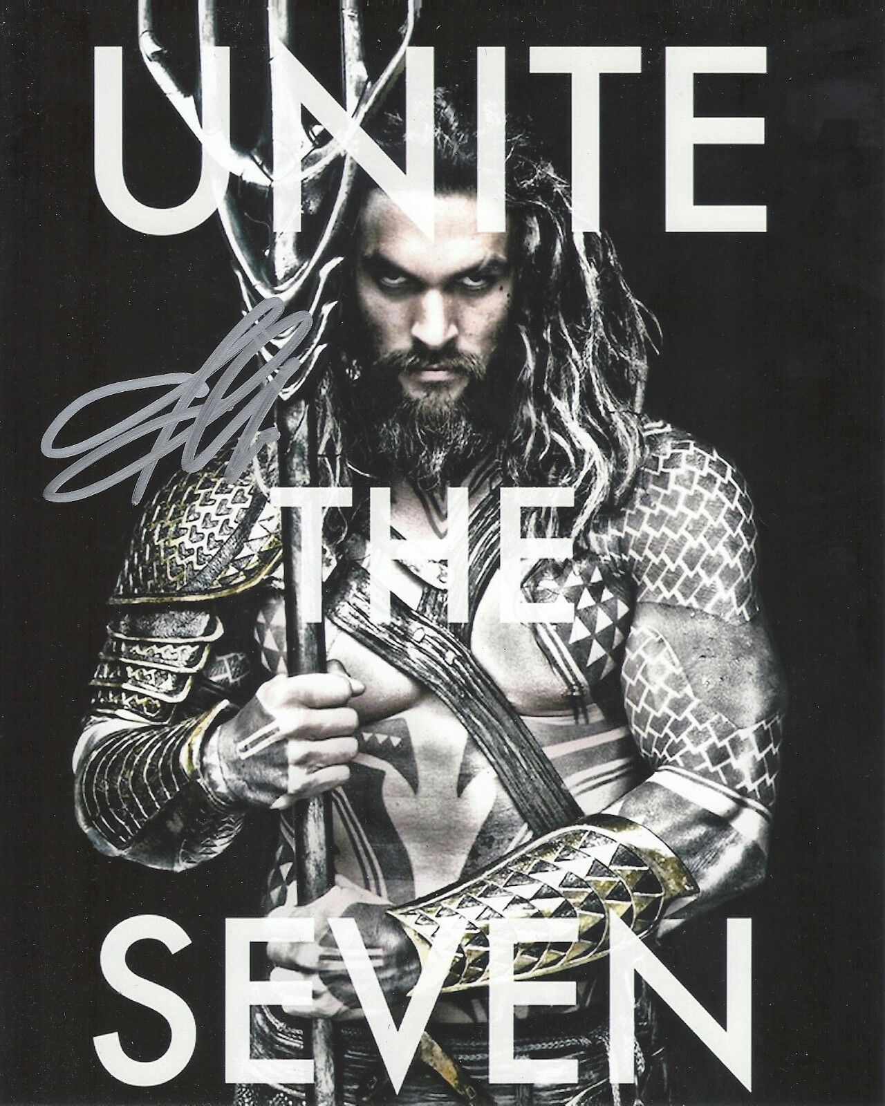 JASON MOMOA 'JUSTICE LEAGUE' AQUAMAN SIGNED 8X10 PICTURE *COA