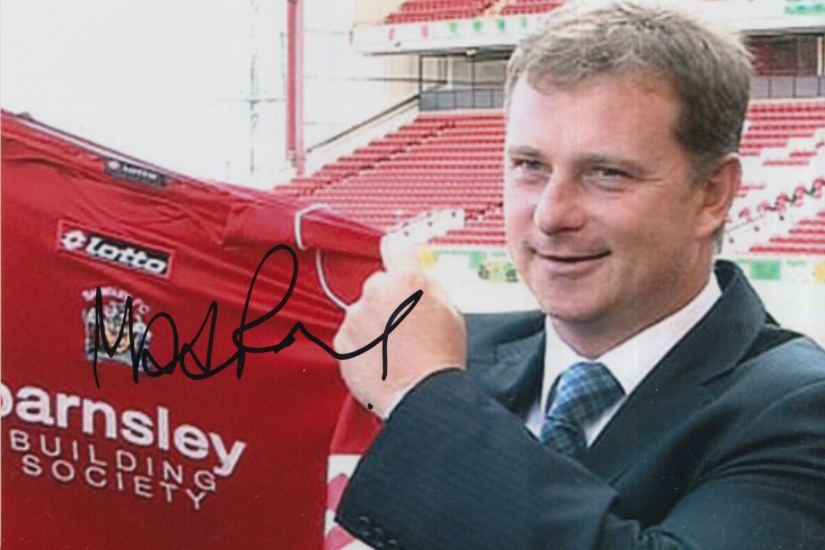 BARNSLEY HAND SIGNED MARK ROBINS 6X4 Photo Poster painting 1.