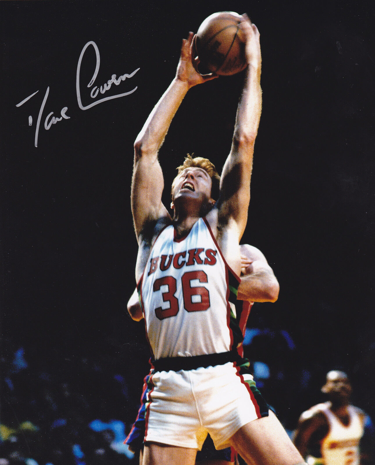 DAVE COWENS MILWAUKEE BUCKS ACTION SIGNED 8x10