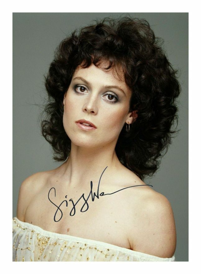 SIGOURNEY WEAVER AUTOGRAPH SIGNED PP Photo Poster painting POSTER