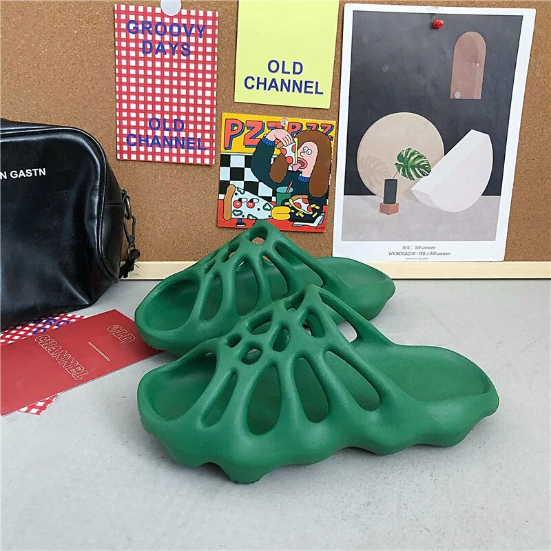 Hollow Thick-Soled Slippers Women 2021 Summer Men Fashion Beach Slippers Soft EVA Indoor Non-Slip Slippers Open-Toed Flip-Flops