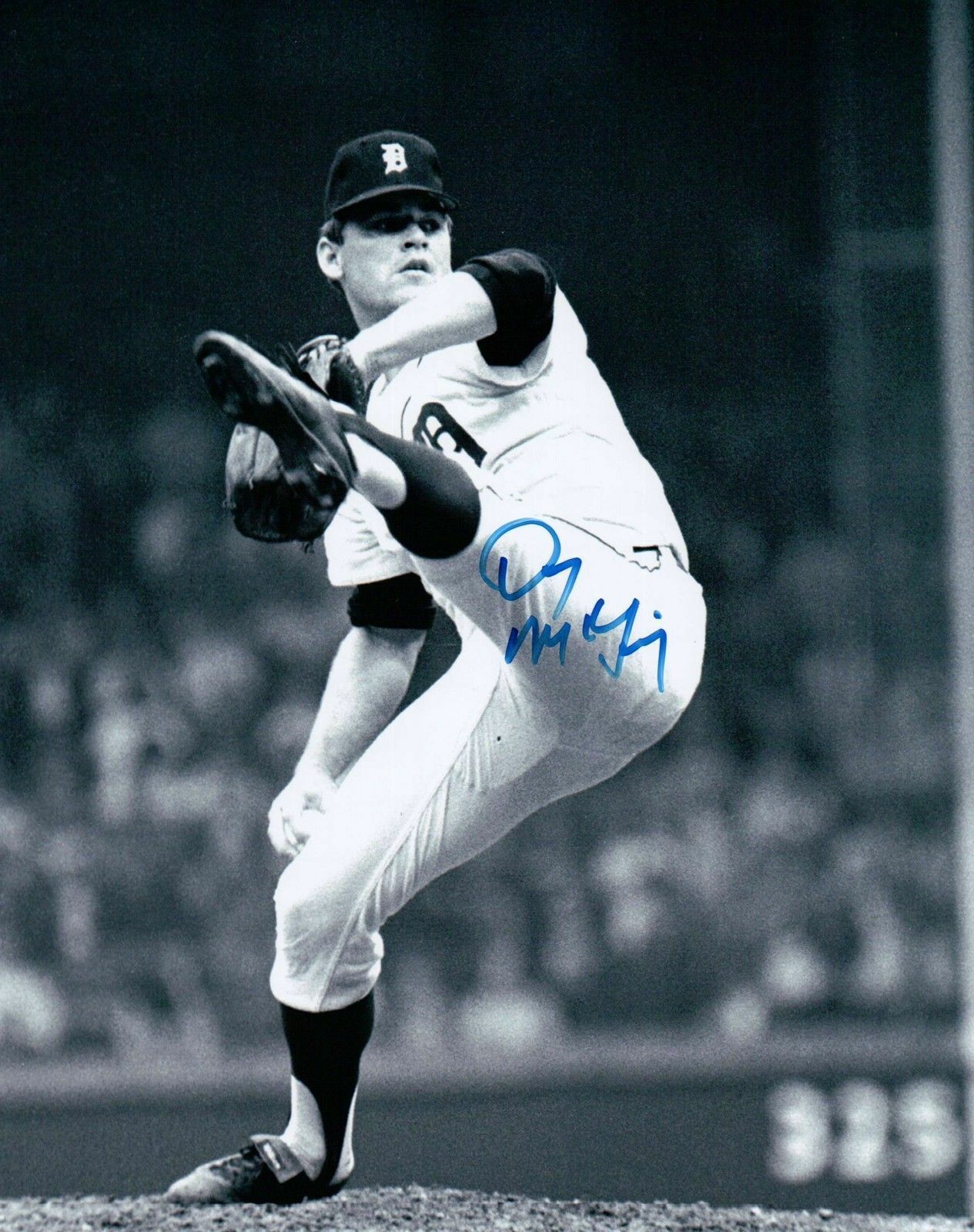 Denny McLain Signed 8X10 Photo Poster painting Autograph Tigers Leg in Air B/W Auto COA