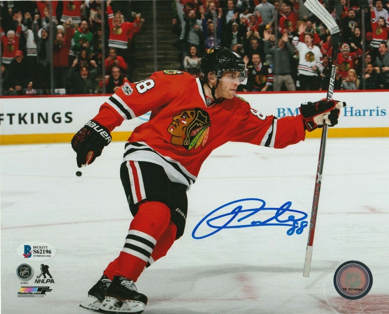 PATRICK KANE (Chicago Blackhawks) Signed 8x10 Photo Poster painting w/ Beckett COA