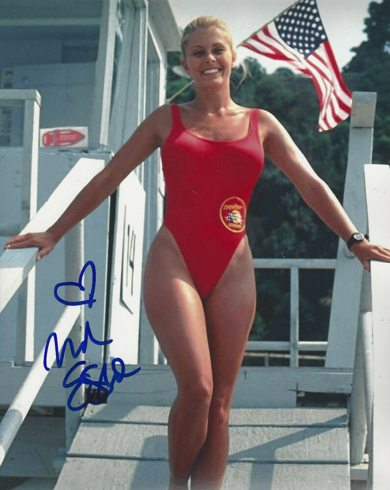 Beautiful Nicole Eggert autographed 8x10 Baywatch outstanding up close  Photo Poster painting