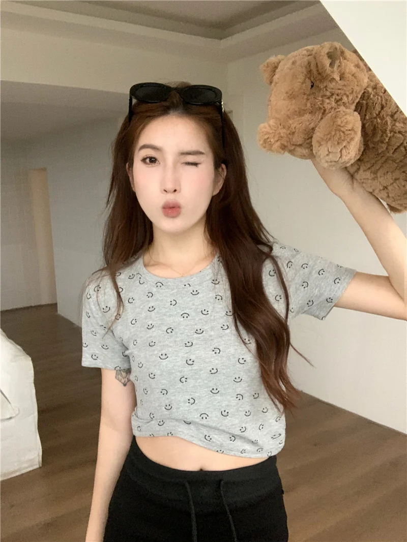Uveng Uveng Smiley Face Print Short-Sleeved T-Shirt Women's Summer 2024 New Design Sense Slim Short Students On Clothes